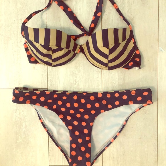 Stripes and polka dots all in one bikini! Size M - Picture 1 of 3